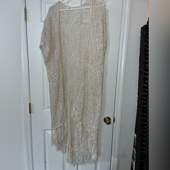 Reseller Bundle Box 5 total Pieces (4 NWT!+ 1 preloved) Closet Cleanout - Picture 14 of 15